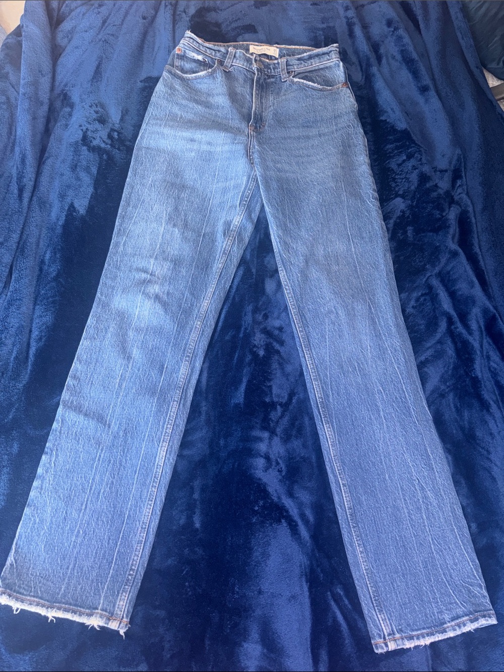 Abercrombie & Fitch 90s Straight Ultra High Rise denim Jean size 26/2